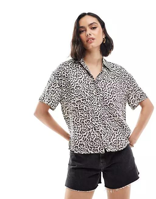 Stradivarius linen look short sleeve boxy shirt in leopard print-Brown Cover