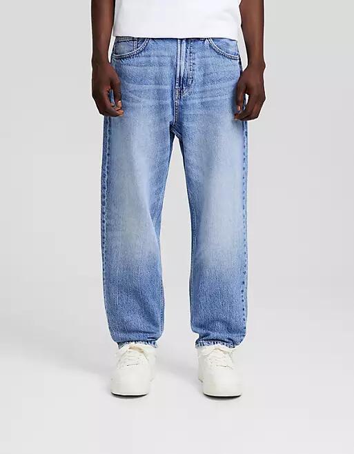 Bershka loose fit jeans in mid washed blue Cover