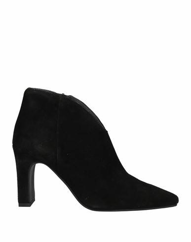 Paola Ferri Woman Ankle boots Black Soft Leather Cover