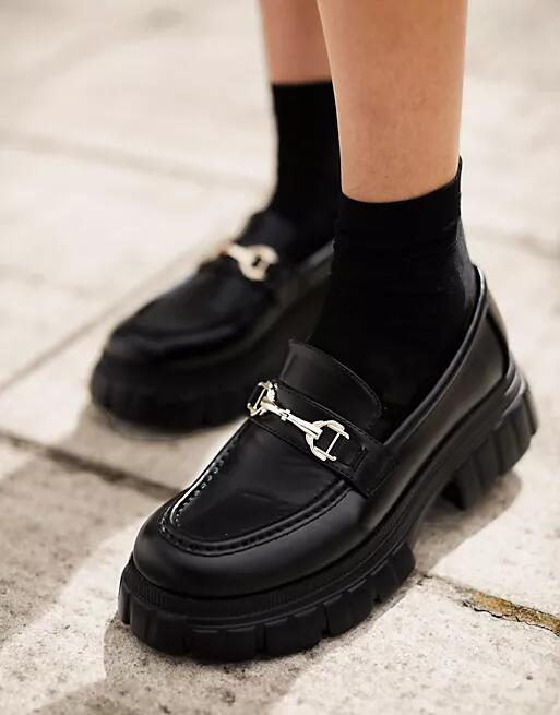 ASOS DESIGN Magnus chunky loafers in black Cover