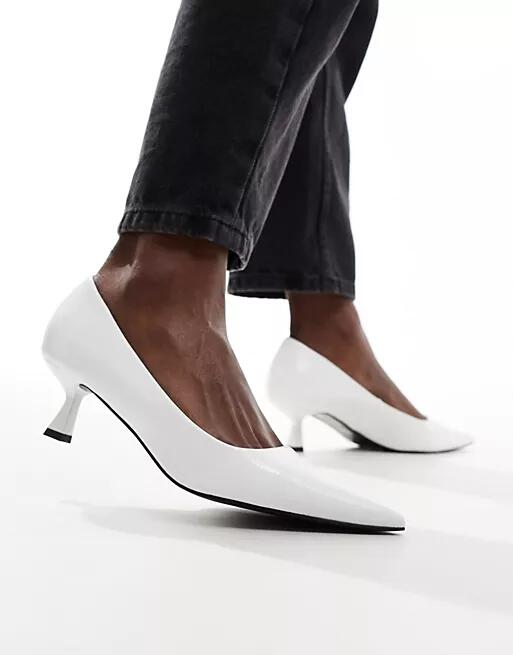 ASOS DESIGN Street kitten heeled shoes in white Cover