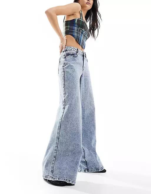 Noisy May wide leg jeans in light wash denim-Blue Cover