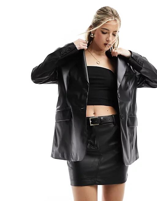 Bershka faux leather blazer in black Cover