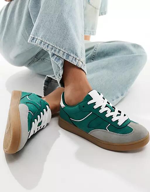 Stradivarius rubber sole sneakers in green Cover