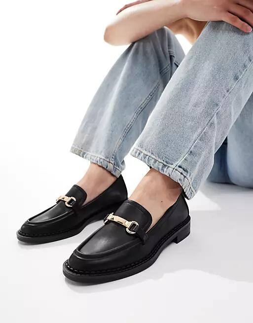 Stradivarius loafer in black Cover