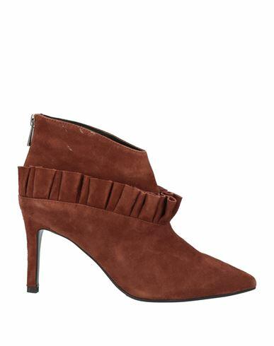 Emanuélle Vee Woman Ankle boots Tan Leather Cover