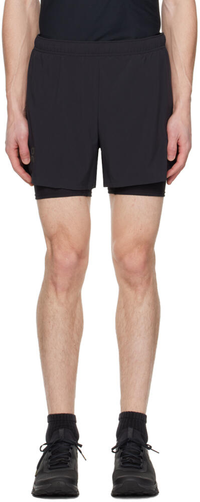 On Black Pace Shorts Cover