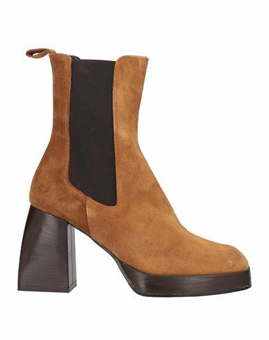 Nila & Nila Woman Ankle boots Camel Soft Leather Cover