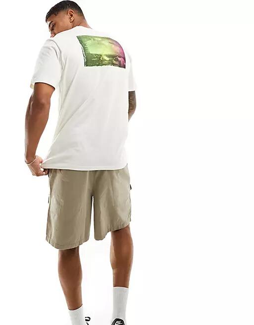 The North Face Brand Proud T-shirt in white Cover