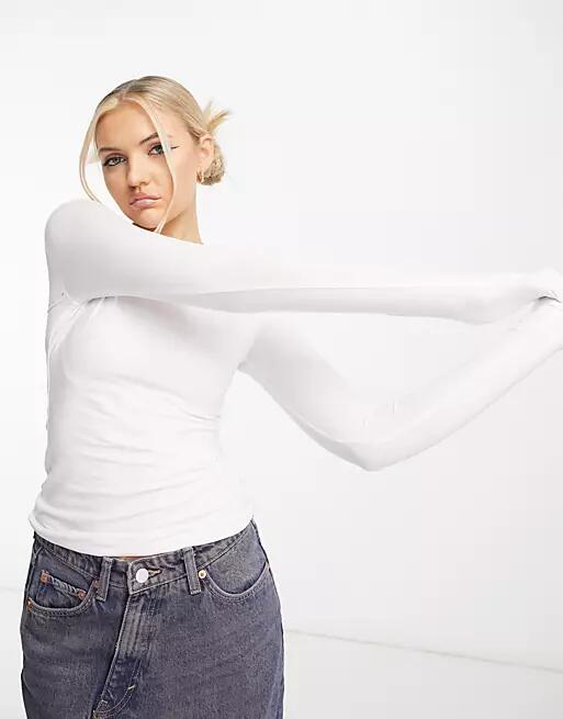 Weekday Slim long sleeve t-shirt in white Cover