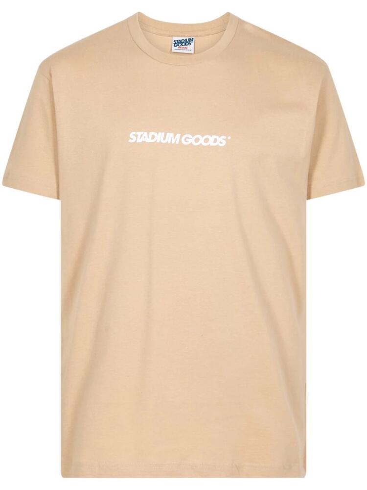 STADIUM GOODS® Horizontal Logo "Sand" T-shirt - Neutrals Cover