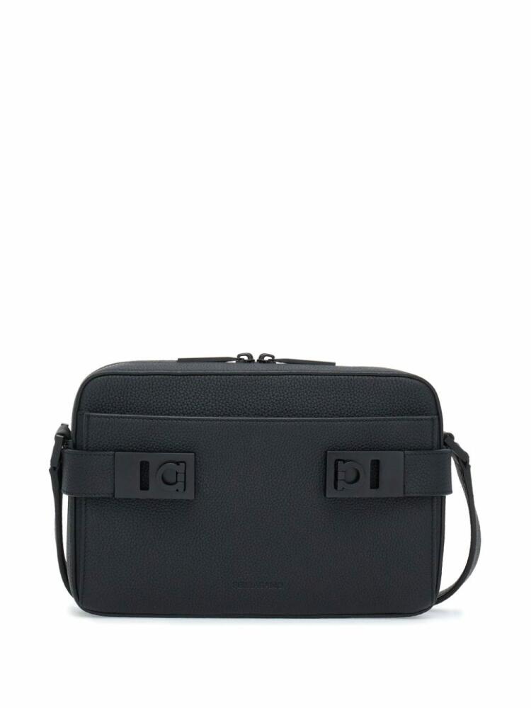 Ferragamo Gancini buckle embellished leather shoulder bag - Black Cover