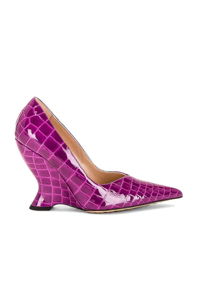 Bottega Veneta Gloss Croc Pumps in Purple Cover