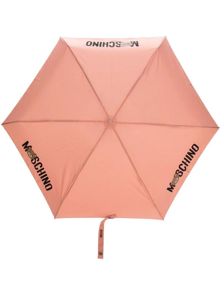 Moschino logo-print six-panel umbrella - Pink Cover