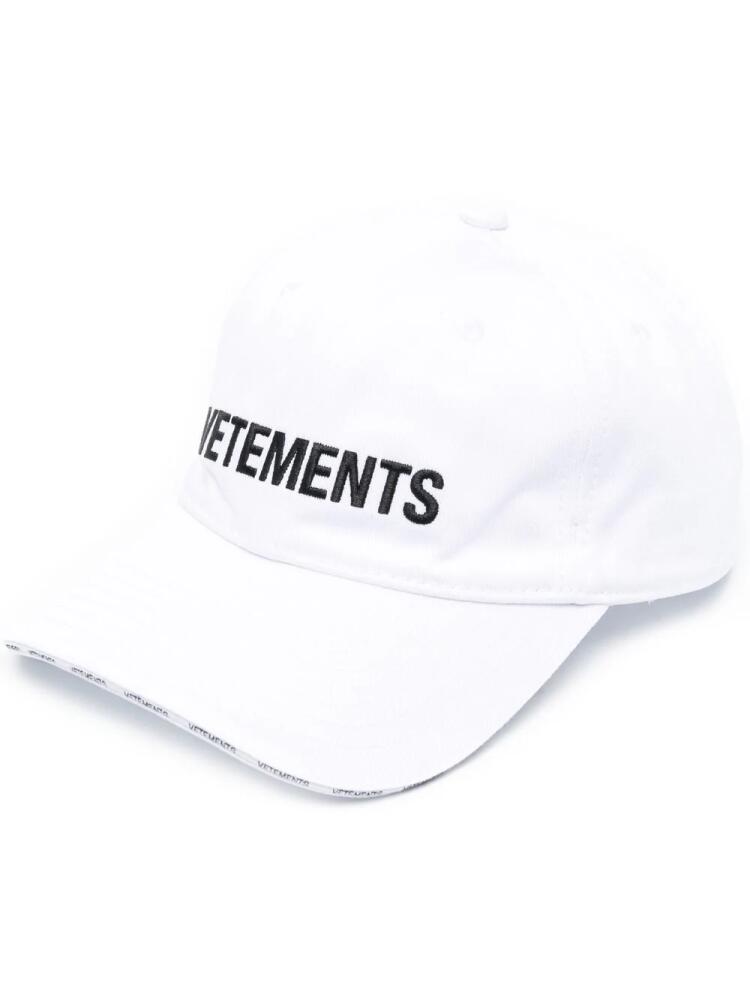 VETEMENTS logo-embroidered cap - White Cover