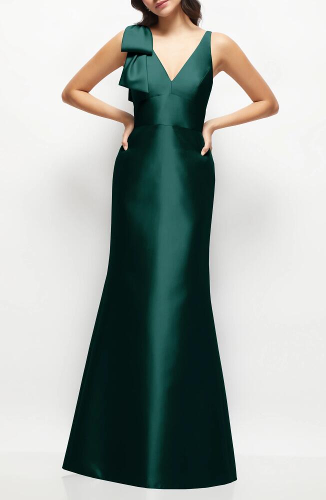 Alfred Sung Bow Detail Sleeveless Satin Twill Trumpet Gown in Evergreen Cover