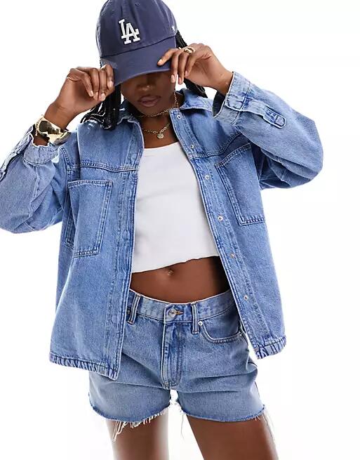 ONLY boxy denim shirt in light blue Cover