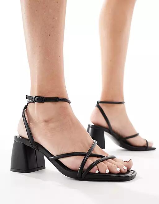 Stradivarius strappy block heeled sandal in black Cover