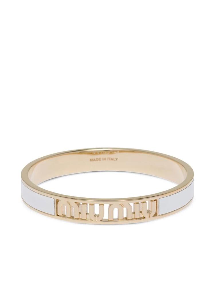 Miu Miu cut-out logo enameled bangle - White Cover