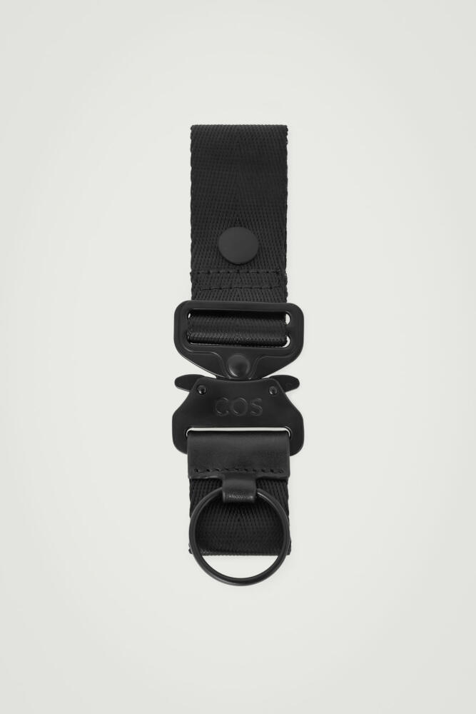 COS WEBBING UTILITY KEYRING Cover