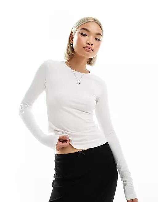 Weekday slim fit long sleeve t-shirt in white Cover