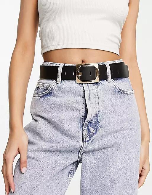 ASOS DESIGN chunky gold buckle waist and hip jeans belt in black Cover