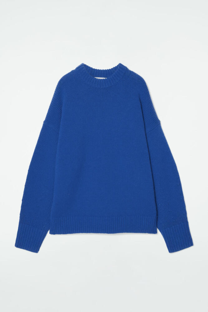 COS CHUNKY WOOL CREW-NECK SWEATER Cover