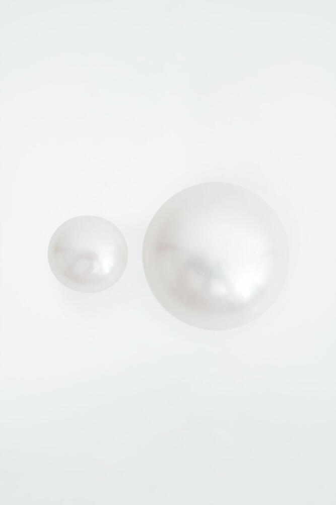 COS MISMATCHED FRESHWATER PEARL STUD EARRINGS Cover