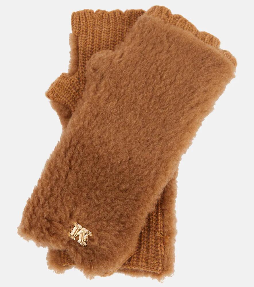 Max Mara Manny fingerless teddy gloves Cover