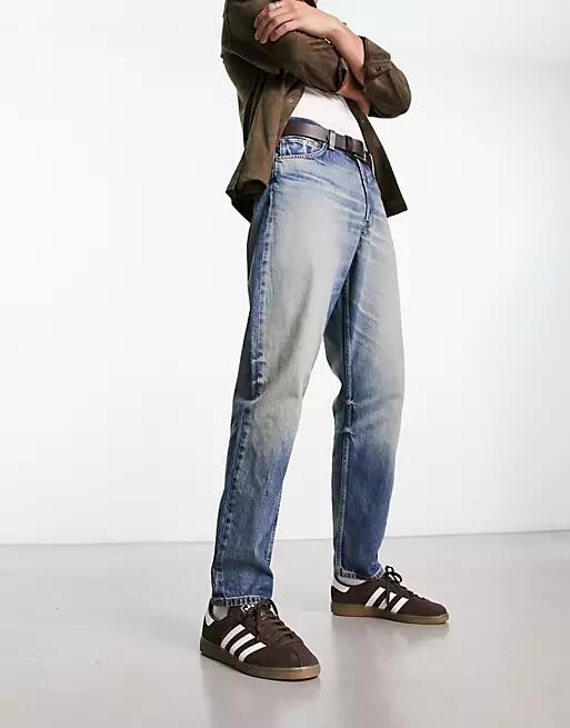 Weekday Barrel relaxed tapered jeans in Venice blue Cover