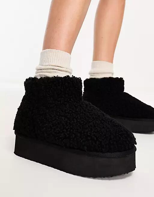 Simmi London Fleecy platform slipper boots in black Cover