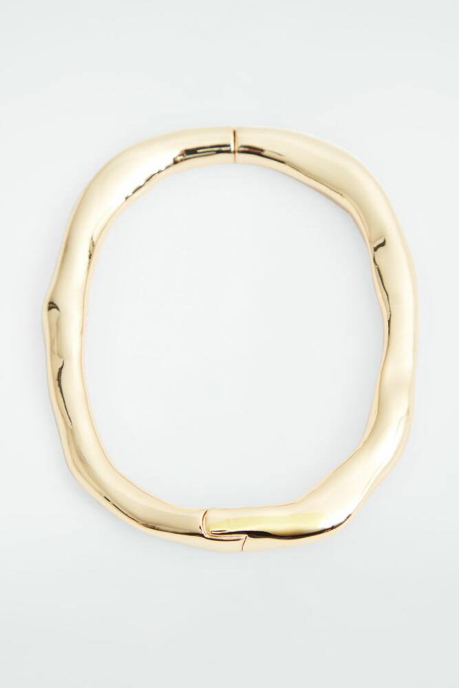 COS HAMMERED BANGLE Cover