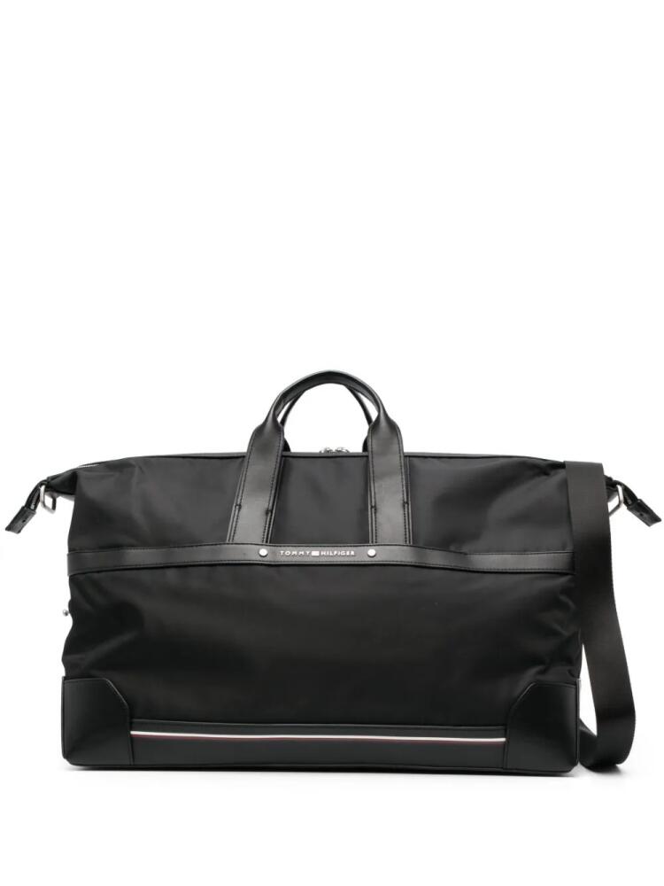 Tommy Hilfiger Central Repreve Weekended bag - Black Cover