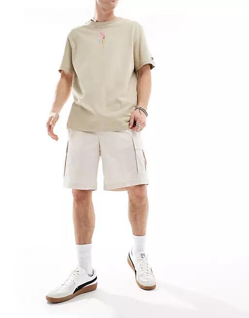 Jack & Jones loose cargo shorts in off-white Cover