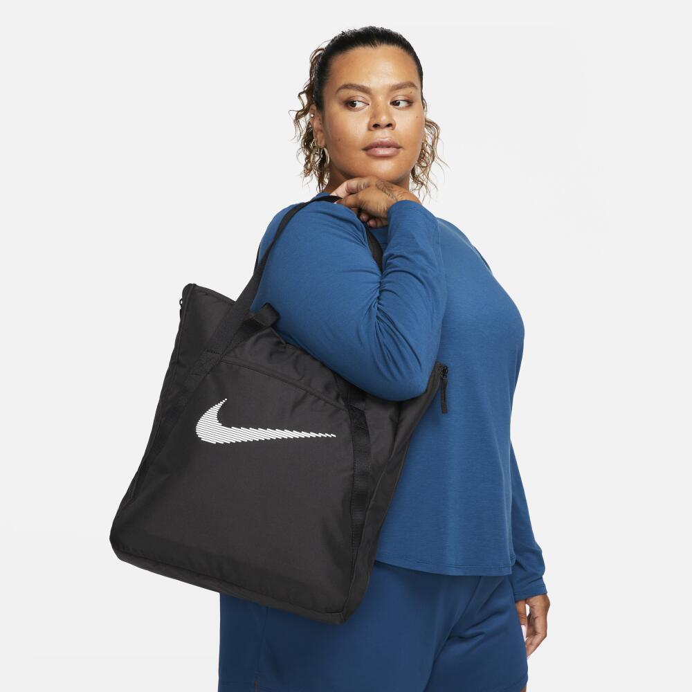 Nike Women's Gym Tote (28L) in Black Cover