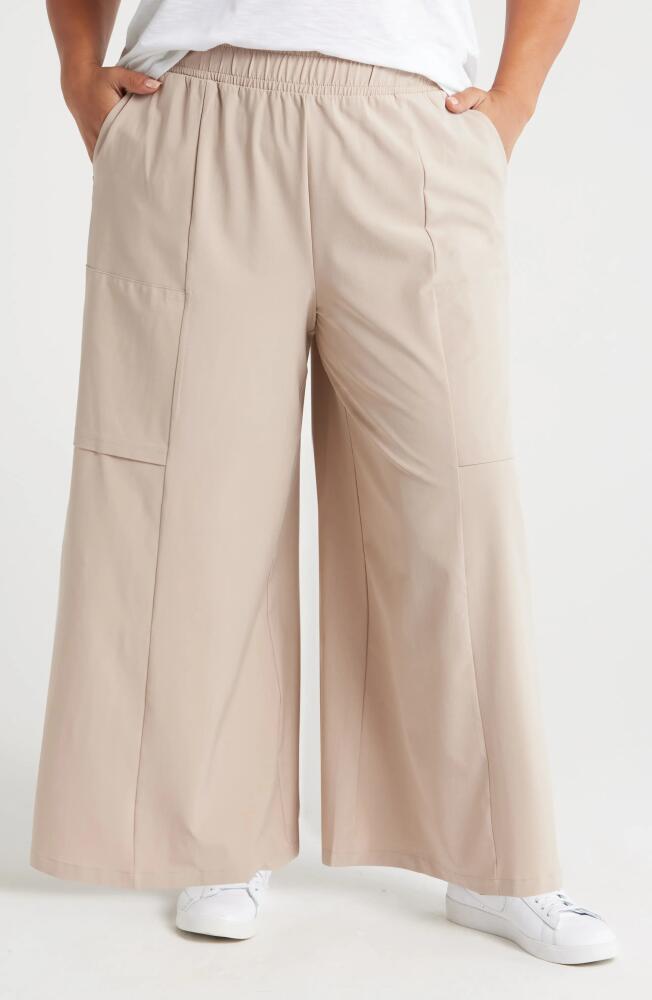 zella In Flight Flowy Cargo Pants in Tan Thread Cover