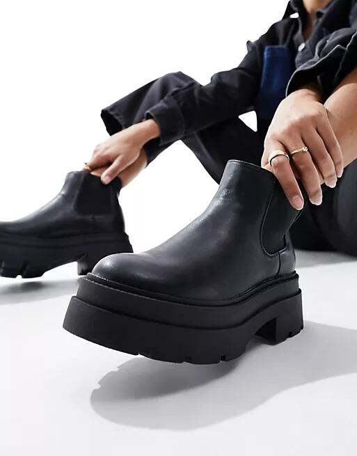 London Rebel low ankle chelsea boots in black Cover