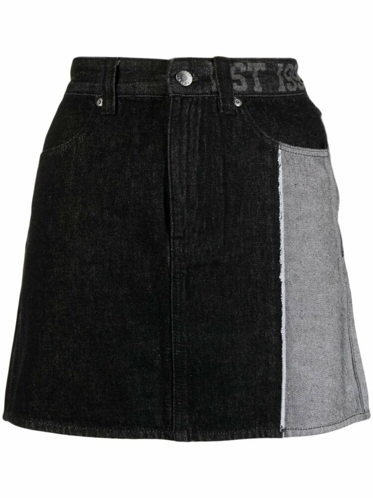 izzue logo-patch denim skirt - Black Cover