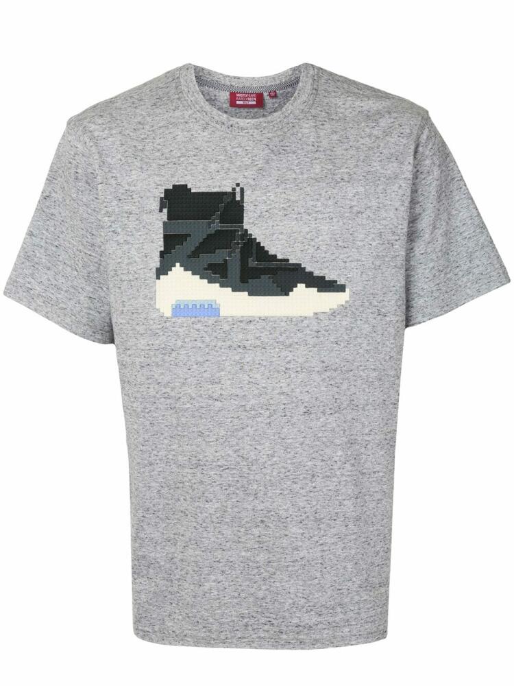 Mostly Heard Rarely Seen 8-Bit sneaker print T-shirt - Grey Cover