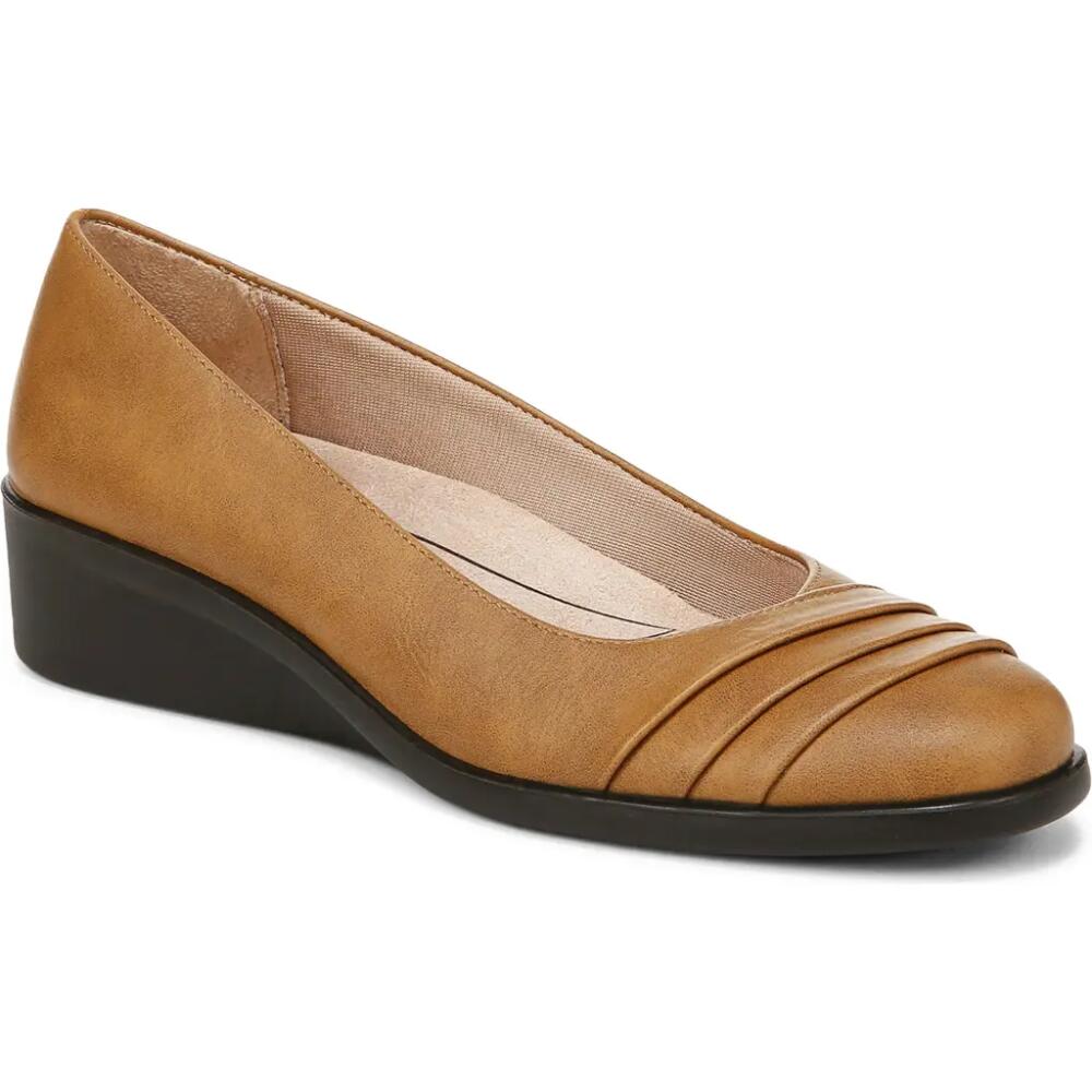 LifeStride Jenna Wedge Pump in Tan Cover