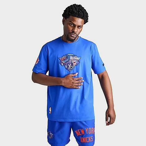 Pro Standard Men's New York Knicks NBA Embroidered Graphic T-Shirt in Blue/Blue Cover