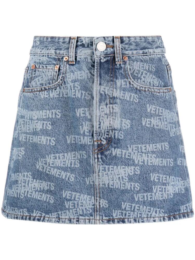 VETEMENTS logo-print denim skirt - Blue Cover