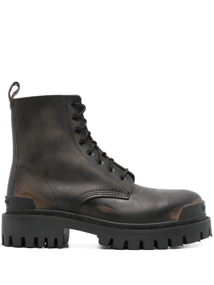 Balenciaga distressed boots - Brown Cover