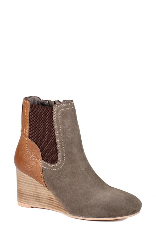 Diba True Drum Roll Wedge Chelsea Boot in Taupe/Cognac Cover