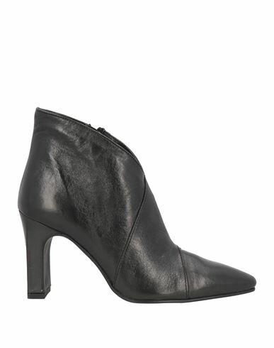 Paola Ferri Woman Ankle boots Black Soft Leather Cover