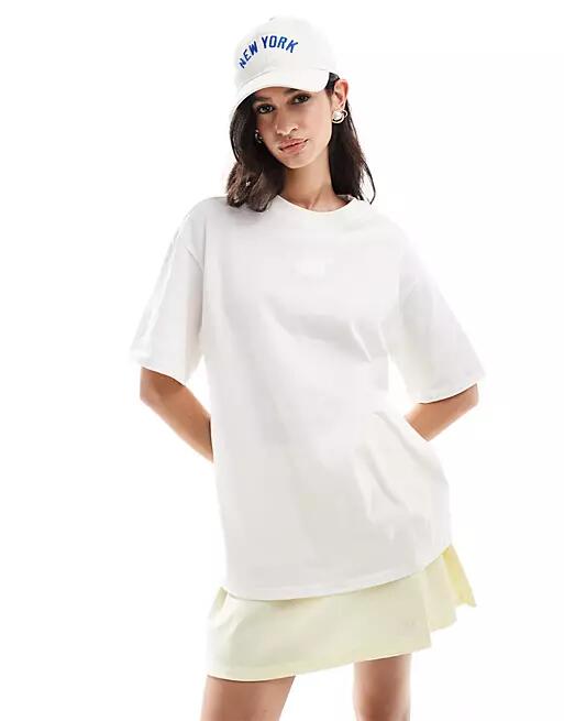 The North Face Evolution oversized T-shirt in white Cover