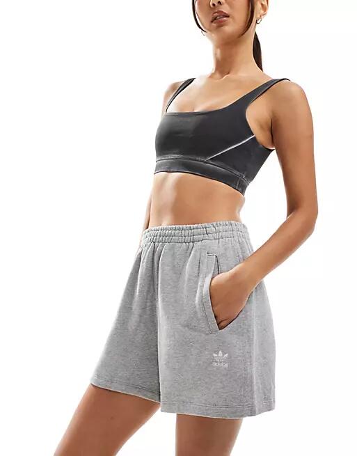 adidas Originals essential shorts in gray Cover