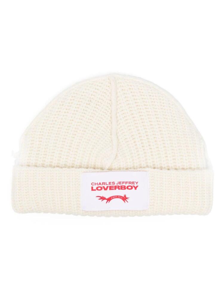 Charles Jeffrey Loverboy logo-appliqué chunky-knit beanie - White Cover