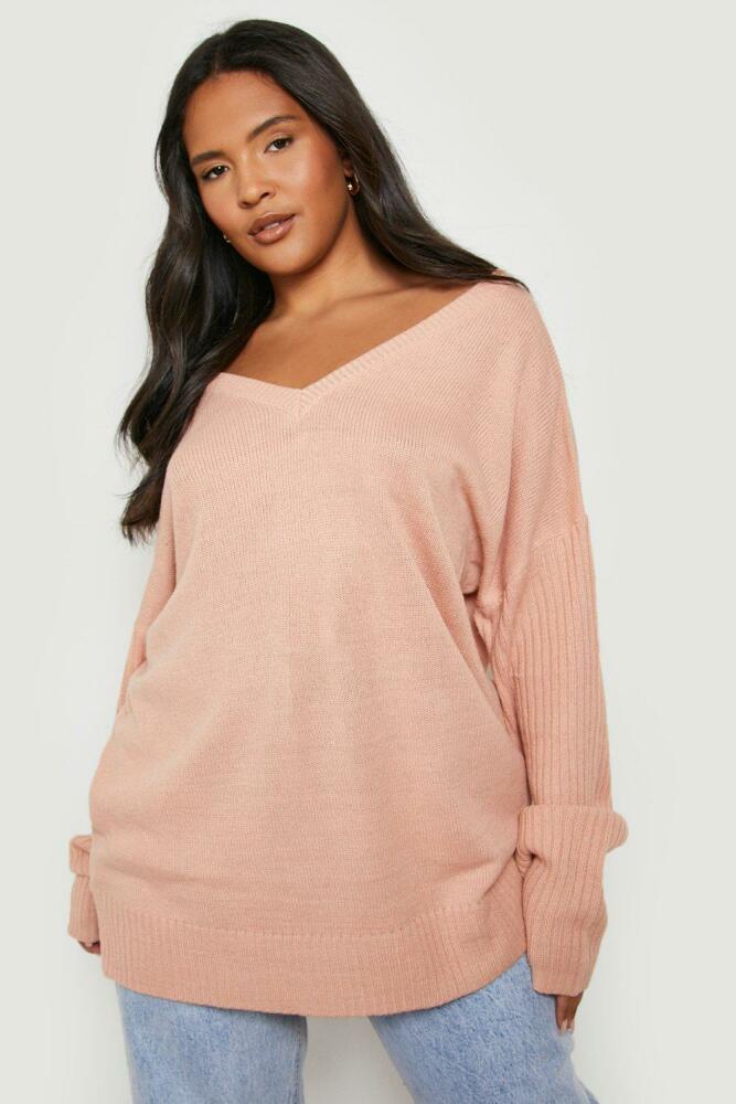 boohoo Womens Plus Sweater With V Neck Detail Front And Back - Pink Cover