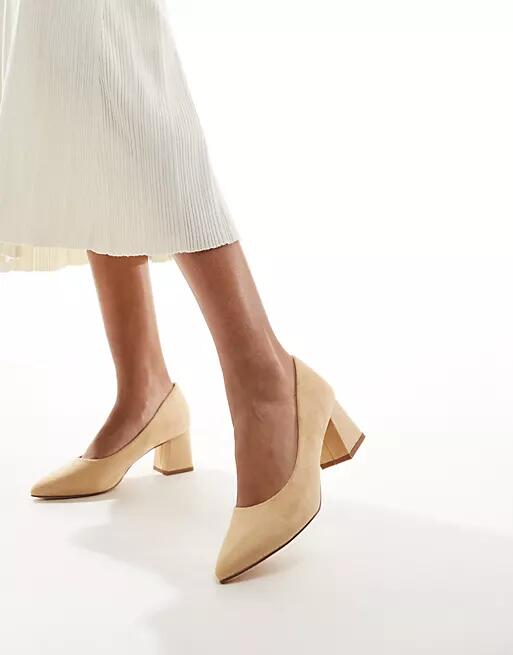 Truffle Collection block heel pumps in beige-Neutral Cover